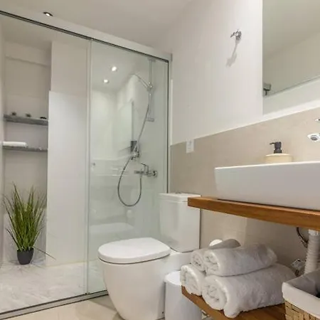 Athinais Urban Living 2 Just 2 Minutes From The Port *