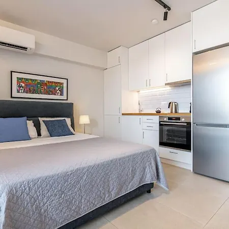 Athinais Urban Living 2 Just 2 Minutes From The Port *